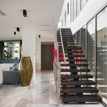 6 Bedrooms With A Heated Swimming Pool