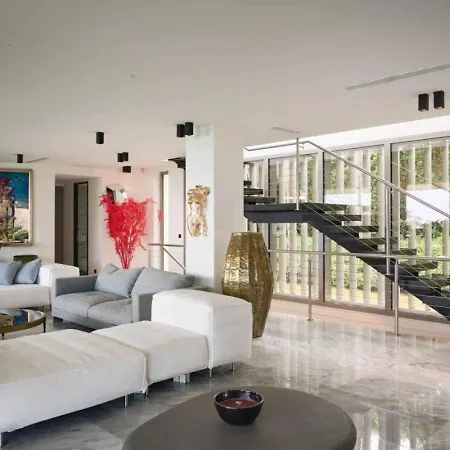 Βίλα 6 Bedrooms With A Heated Swimming Pool