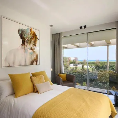 6 Bedrooms With A Heated Swimming Pool *