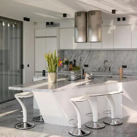 Βίλα 6 Bedrooms With A Heated Swimming Pool