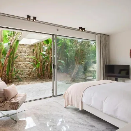 6 Bedrooms With A Heated Swimming Pool Αντίμπ