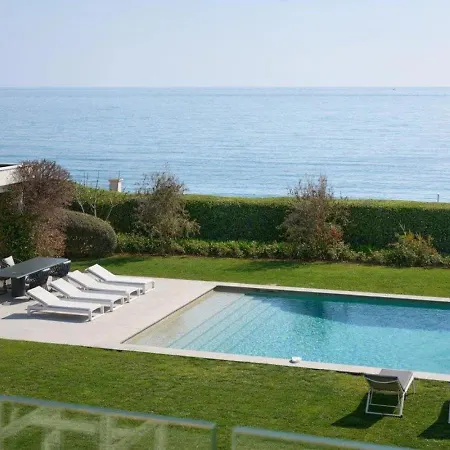 6 Bedrooms With A Heated Swimming Pool Βίλα Αντίμπ